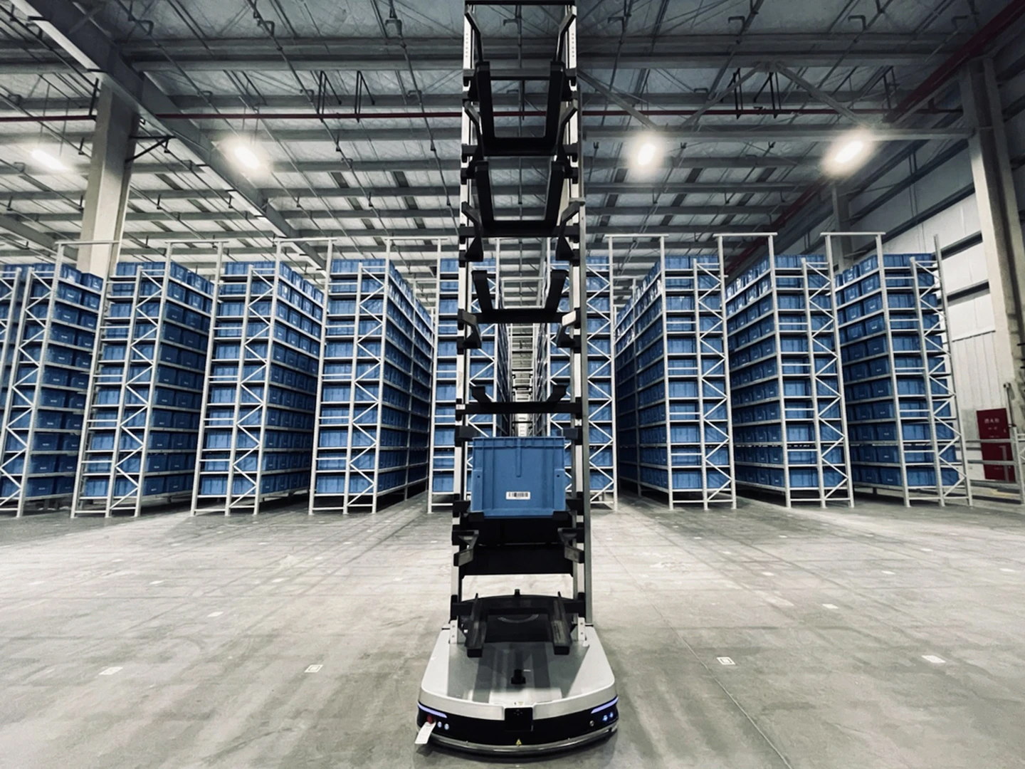 A goods to person robot in a warehouse