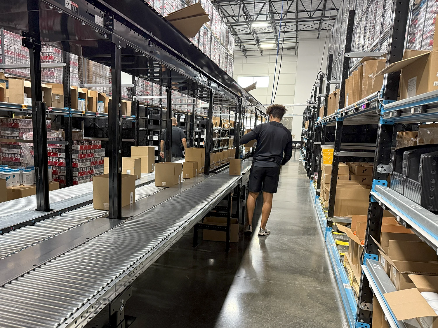 Boxes on conveyor belts